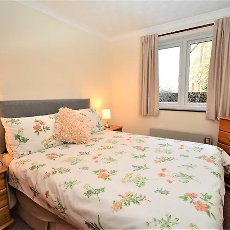 4 Bed In Penrith Oc-80541 *