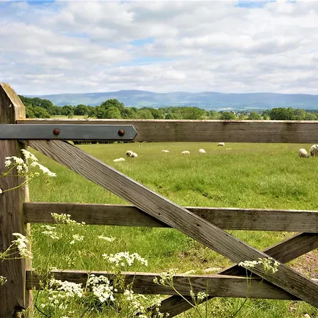 4 Bed In 80541 Ousby