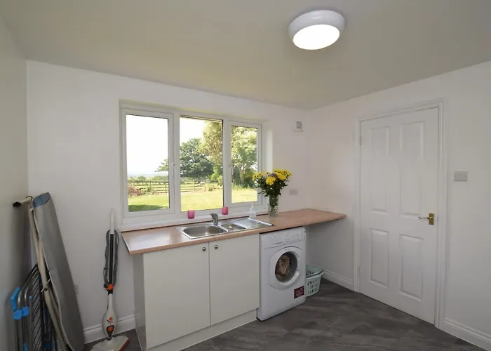 4 Bed In Penrith Oc-80541 *