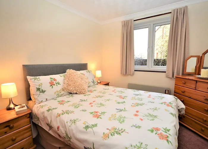 4 Bed In Penrith Oc-80541 *